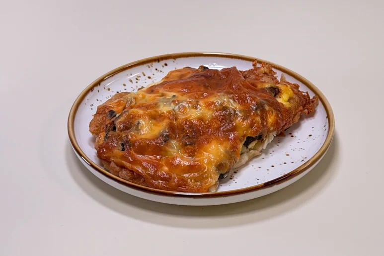 Тилапия запеченая под грибами и сыром