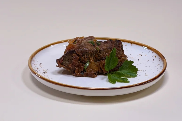 Печень говяжья с луком