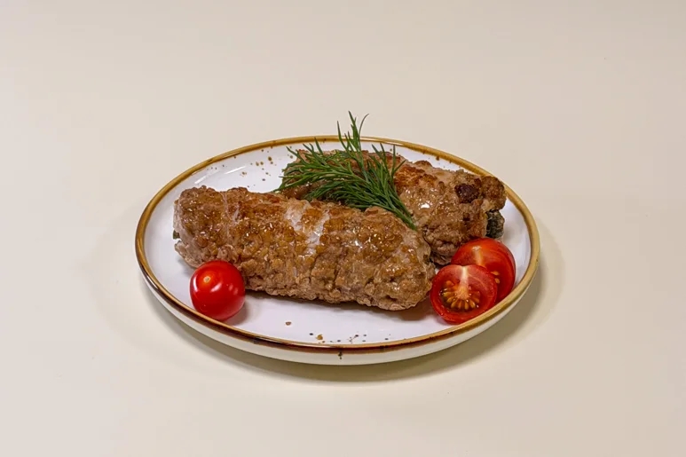 Пальчики из свинины с маринованным огурчиком 